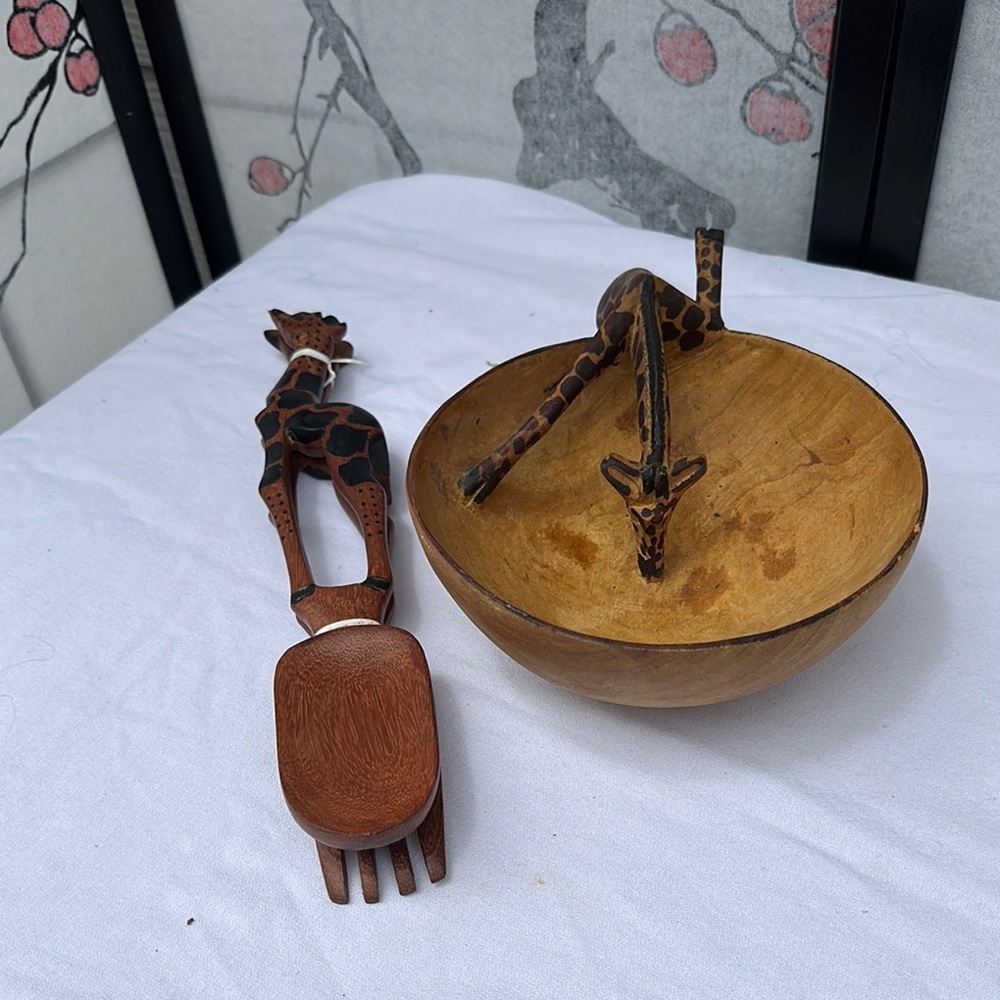 Wooden Giraffe Salad Bowl and Utensils Set from Africa NWOT